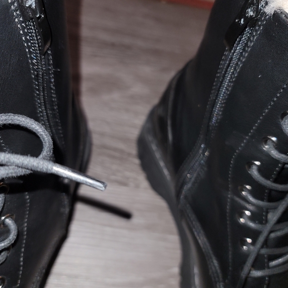 Steve Madden Bettyy Boots - Picture 6 of 8